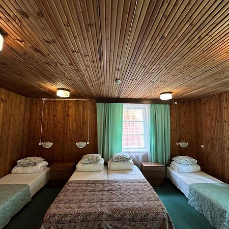 Oravapesa Guest House Гяедемеесте Екстер'єр фото
